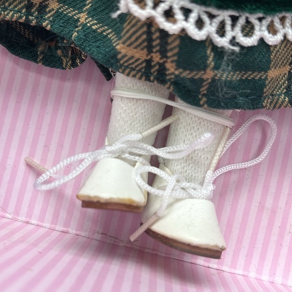 TOTSY “PORCELAIN CLASSIC BEAUTY” Doll - Picture 6 of 9